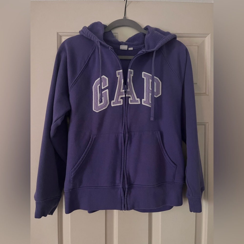 Woman’s gap logo zip up size M